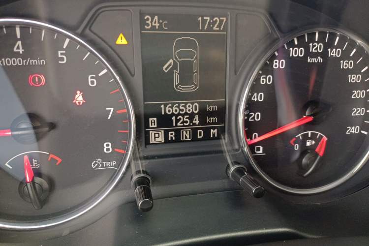 Used Nissan X-Trail 2012 2.5L CVT Luxury Edition 4WD Odometer Close Up