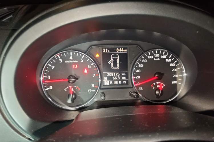 Used Nissan X-Trail 2012 2.5L CVT Luxury Edition 4WD Odometer Close Up