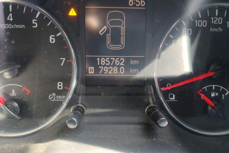 Used Nissan X-Trail 2012 2.5L CVT Luxury Edition 4WD Odometer Close Up