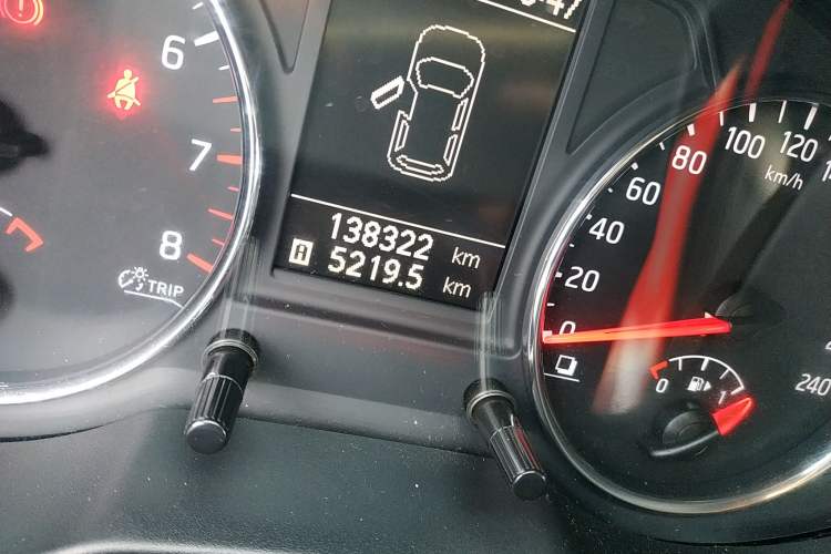 Used Nissan X-Trail 2012 2.5L Manual Luxury Edition 4WD Odometer Close Up