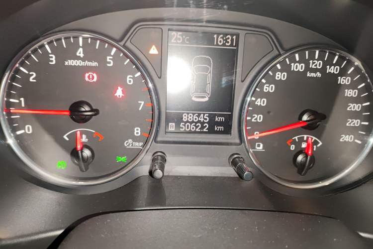 Used Nissan X-Trail 2012 2.0L Manual Comfort Edition 4WD Odometer Close Up