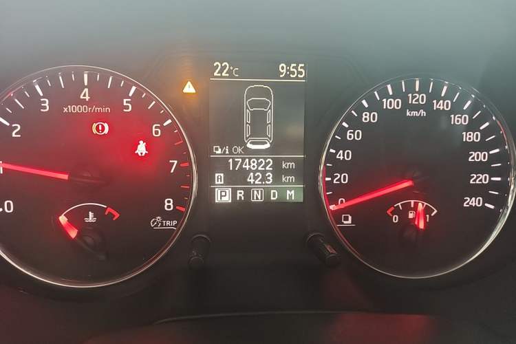 Used Nissan X-Trail 2012 2.5L CVT Luxury Edition 4WD Odometer Close Up