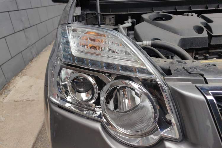 Used Nissan X-Trail 2012 2.5L CVT Luxury Edition 4WD Right Front Headlight