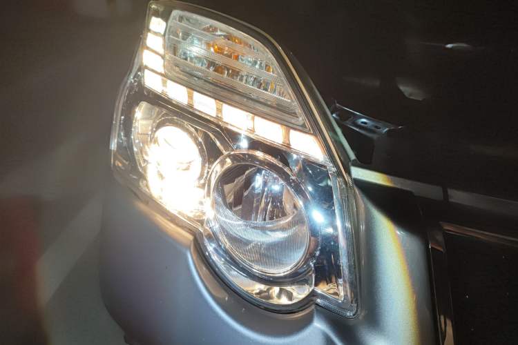 Used Nissan X-Trail 2012 2.0L Manual Comfort Edition 4WD Right Front Headlight