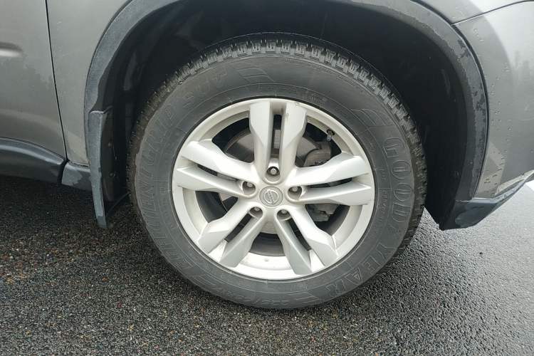 Used Nissan X-Trail 2012 2.5L Manual Luxury Edition 4WD Right Front Wheel Hub