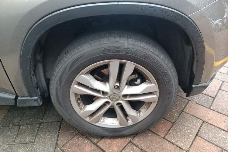 Used Nissan X-Trail 2012 2.5L Manual Luxury Edition 4WD Right Front Wheel Hub