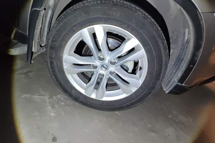 Used Nissan X-Trail 2012 2.0L Manual Comfort Edition 4WD Right Front Wheel Hub