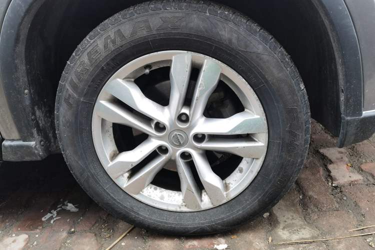 Used Nissan X-Trail 2012 2.5L CVT Luxury Edition 4WD Right Front Wheel Hub