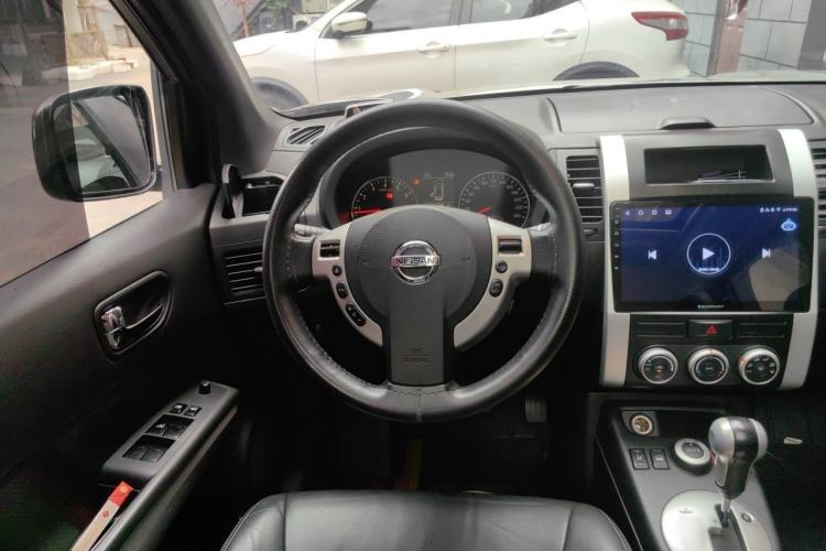 Used Nissan X-Trail 2012 2.5L CVT Luxury Edition 4WD Steering Wheel