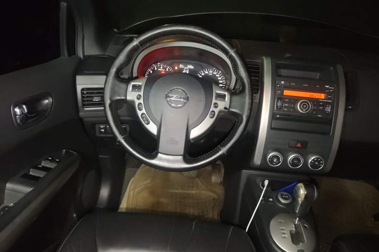 Used Nissan X-Trail 2012 2.5L CVT Luxury Edition 4WD Steering Wheel