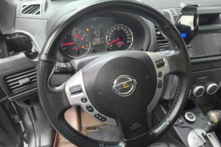Used Nissan X-Trail 2012 2.5L CVT Luxury Edition 4WD Steering Wheel