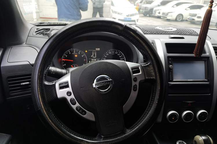 Used Nissan X-Trail 2012 2.5L CVT Luxury Edition 4WD Steering Wheel