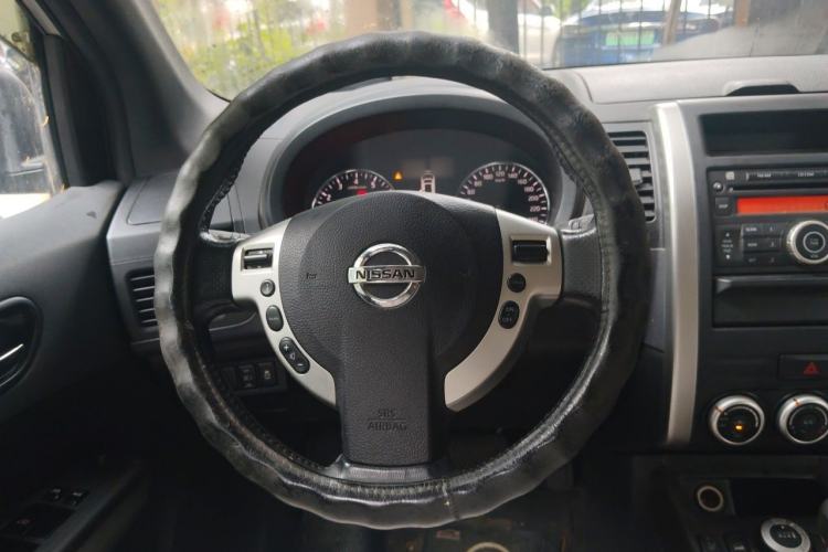 Used Nissan X-Trail 2012 2.5L CVT Luxury Edition 4WD Steering Wheel