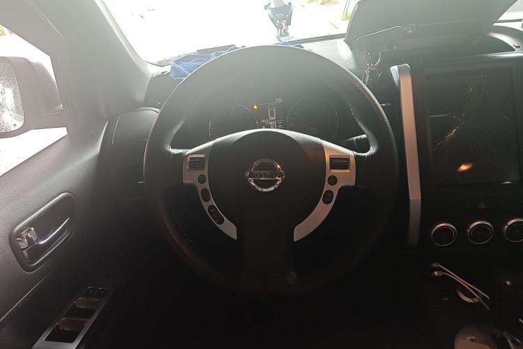 Used Nissan X-Trail 2012 2.5L CVT Luxury Edition 4WD Steering Wheel