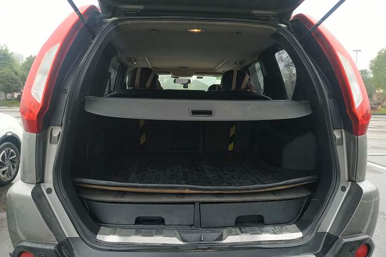 Used Nissan X-Trail 2012 2.5L Manual Luxury Edition 4WD Trunk