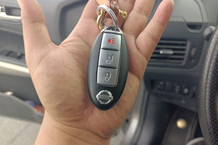 Used Nissan X-Trail 2012 2.5L CVT Luxury Edition 4WD Vehicle Key