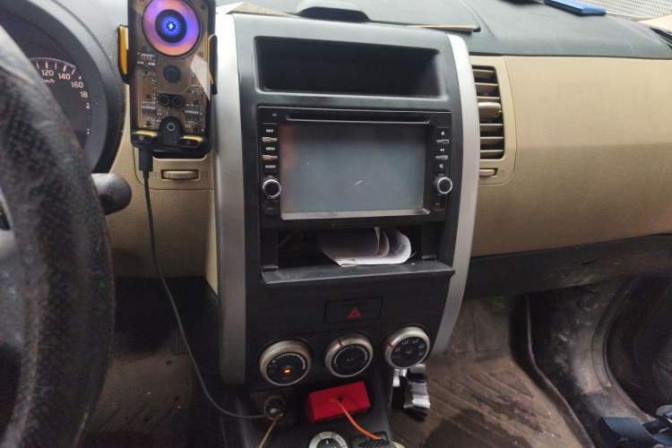 Used Nissan X-Trail 2012 2.5L CVT Luxury Edition 4WD Audio And AC Panel