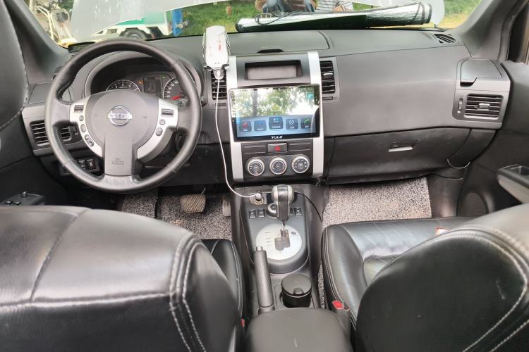 Used Nissan X-Trail 2012 2.5L CVT Luxury Edition 4WD Center Console