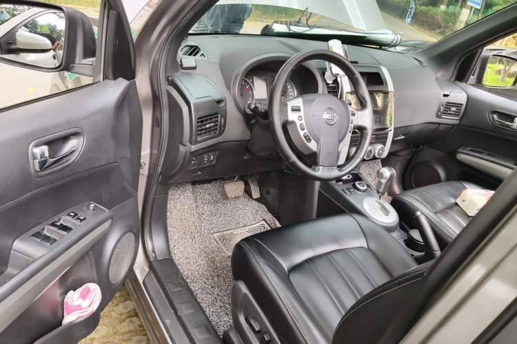 Used Nissan X-Trail 2012 2.5L CVT Luxury Edition 4WD Driver Seat