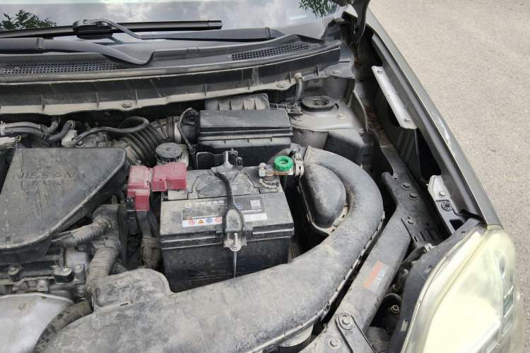Used Nissan X-Trail 2012 2.5L CVT Luxury Edition 4WD Engine Bay Left