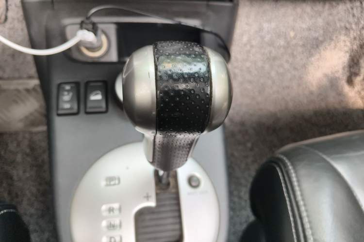 Used Nissan X-Trail 2012 2.5L CVT Luxury Edition 4WD Gear Lever