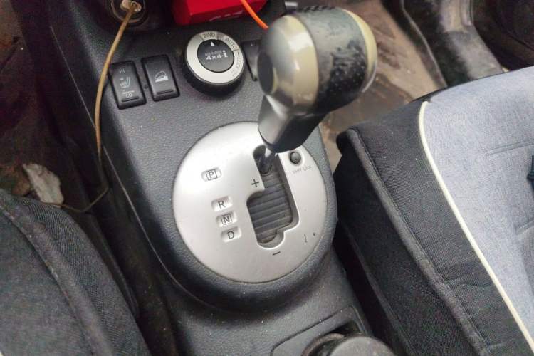 Used Nissan X-Trail 2012 2.5L CVT Luxury Edition 4WD Gear Lever