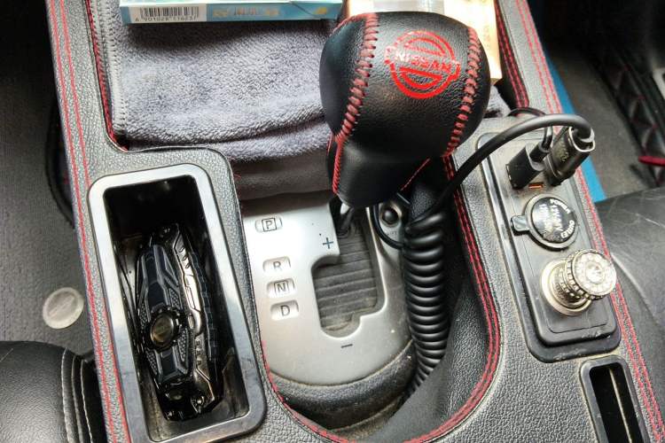 Used Nissan X-Trail 2012 2.5L CVT Luxury Edition 4WD Gear Lever