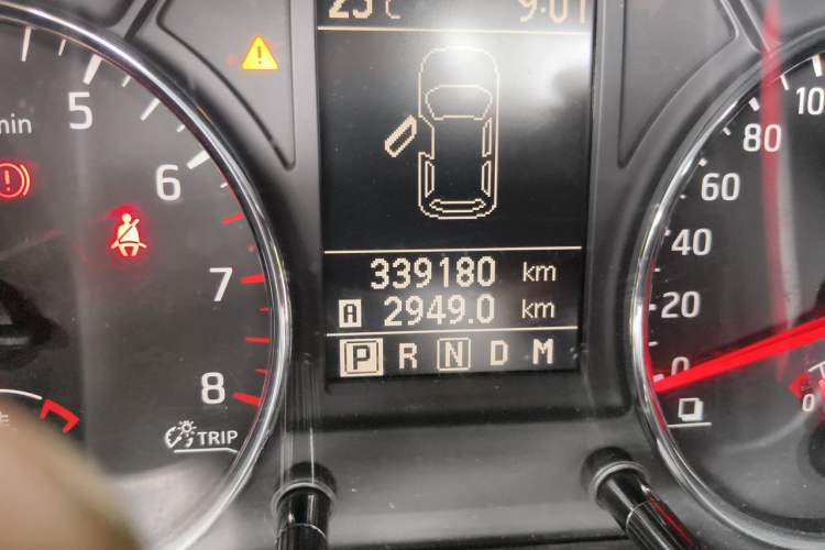 Used Nissan X-Trail 2012 2.5L CVT Luxury Edition 4WD Odometer Close Up