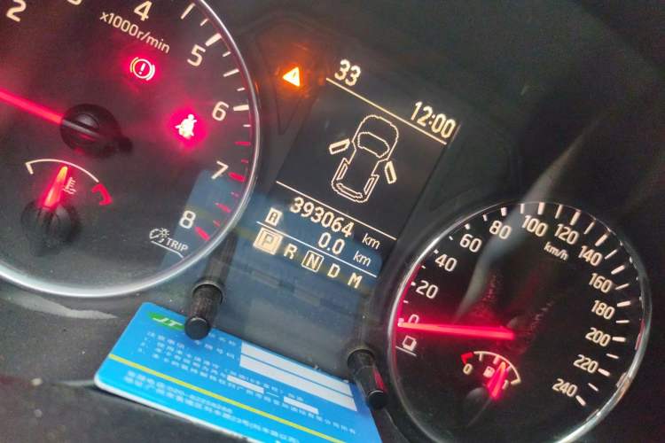Used Nissan X-Trail 2012 2.5L CVT Luxury Edition 4WD Odometer Close Up