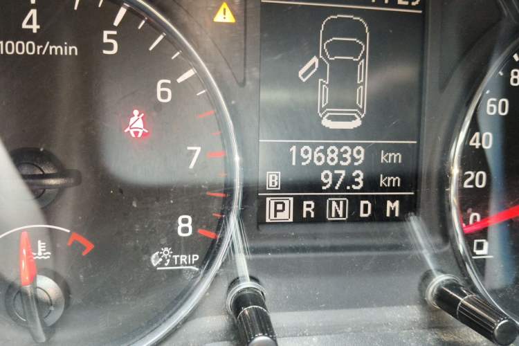 Used Nissan X-Trail 2012 2.5L CVT Luxury Edition 4WD Odometer Close Up