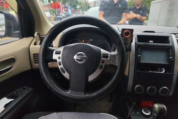 Used Nissan X-Trail 2012 2.5L CVT Luxury Edition 4WD Steering Wheel