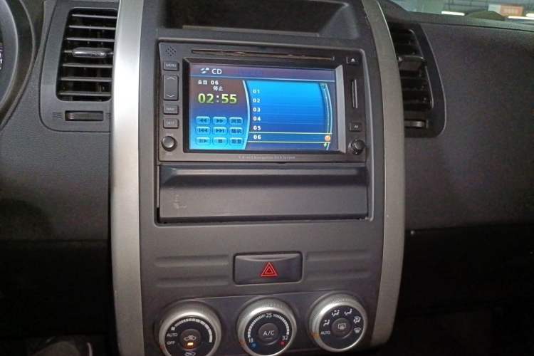 Used Nissan X-Trail 2012 2.5L CVT Luxury Edition 4WD Audio And AC Panel