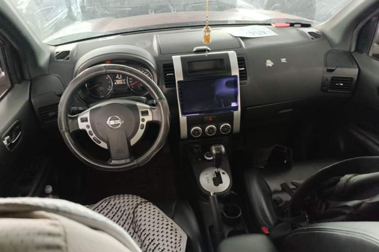 Used Nissan X-Trail 2012 2.5L CVT Luxury Edition 4WD Center Console