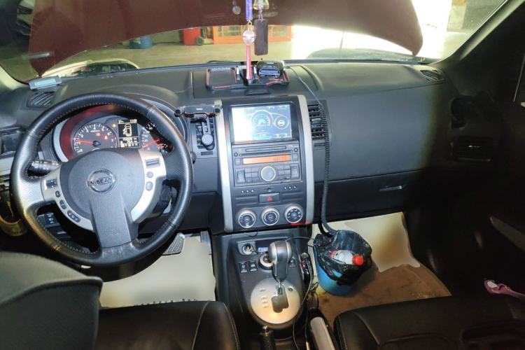 Used Nissan X-Trail 2012 2.5L CVT Luxury Edition 4WD Center Console