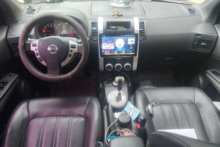 Used Nissan X-Trail 2012 2.5L CVT Luxury Edition 4WD Center Console