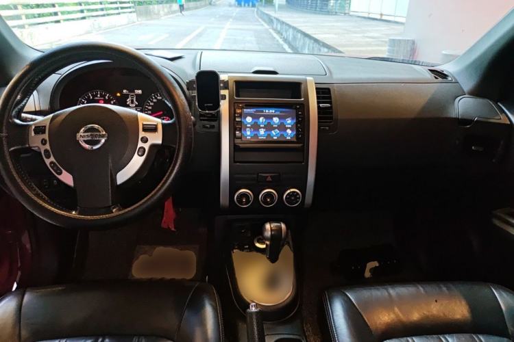 Used Nissan X-Trail 2012 2.5L CVT Ultimate Edition 4WD Center Console