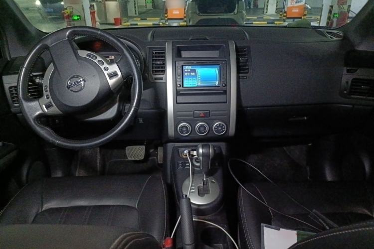 Used Nissan X-Trail 2012 2.5L CVT Luxury Edition 4WD Center Console