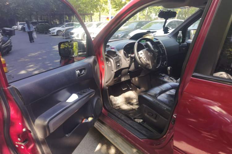 Used Nissan X-Trail 2012 2.5L CVT Luxury Edition 4WD Driver Seat