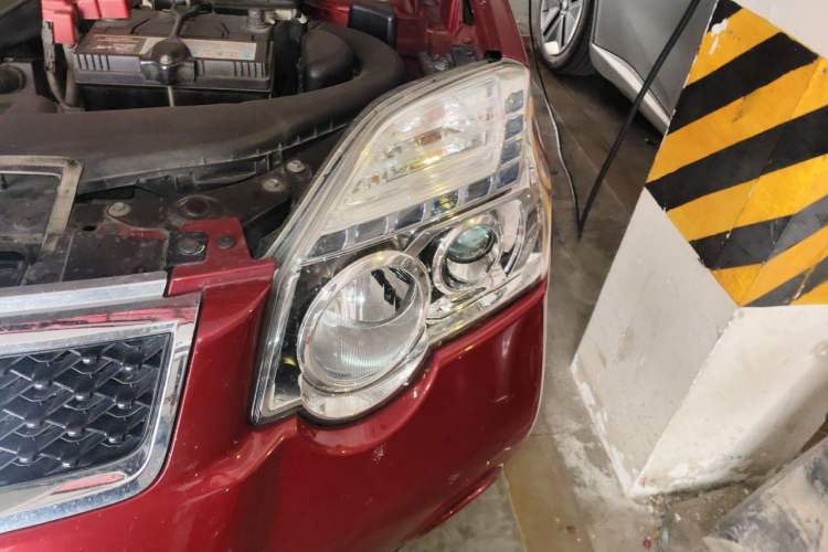 Used Nissan X-Trail 2012 2.5L CVT Luxury Edition 4WD Engine Bay Left