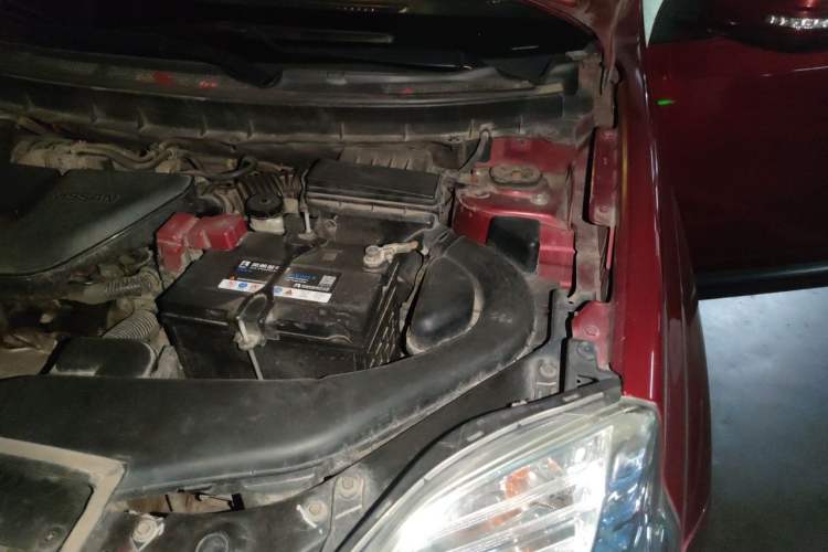 Used Nissan X-Trail 2012 2.5L Manual Luxury Edition 4WD Engine Bay Left