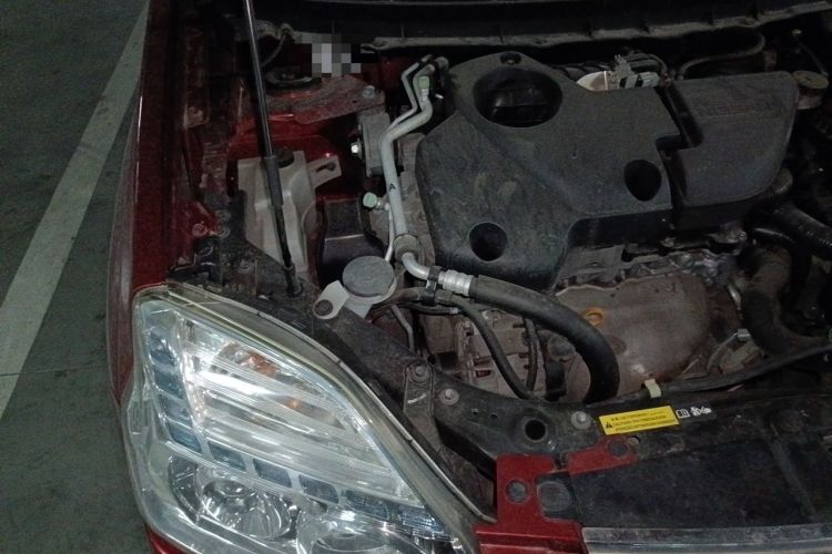 Used Nissan X-Trail 2012 2.5L CVT Luxury Edition 4WD Engine Bay Right