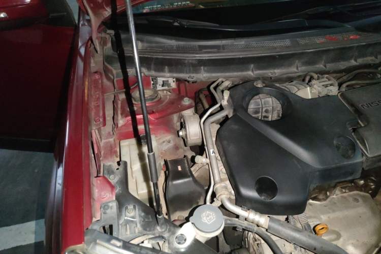 Used Nissan X-Trail 2012 2.5L Manual Luxury Edition 4WD Engine Bay Right