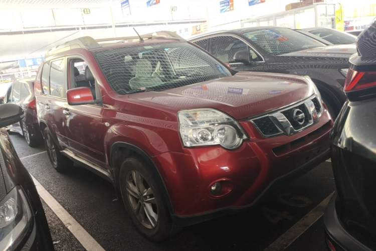 Used Nissan X-Trail 2012 2.5L CVT Luxury Edition 4WD Front Right 45 Deg