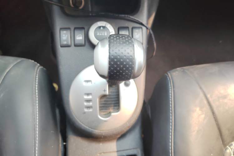 Used Nissan X-Trail 2012 2.5L CVT Luxury Edition 4WD Gear Lever
