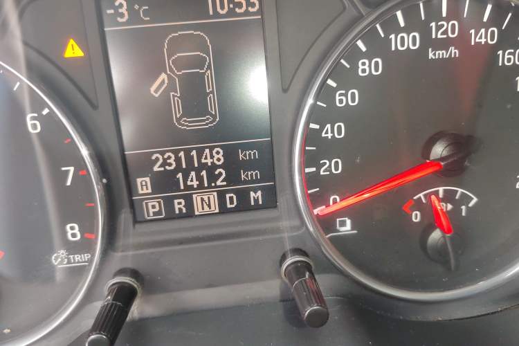 Used Nissan X-Trail 2012 2.5L CVT Luxury Edition 4WD Odometer Close Up