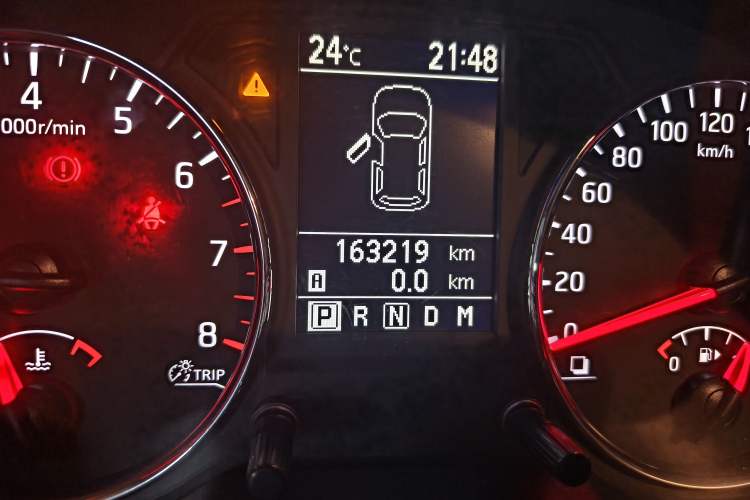 Used Nissan X-Trail 2012 2.0L CVT Comfort Edition 4WD Odometer Close Up