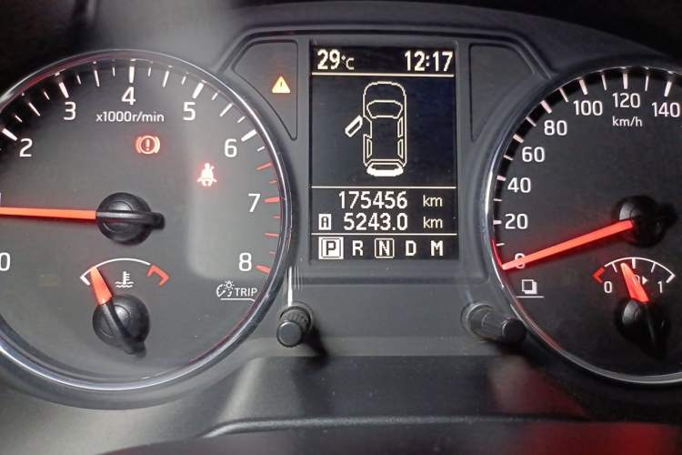Used Nissan X-Trail 2012 2.5L CVT Luxury Edition 4WD Odometer Close Up