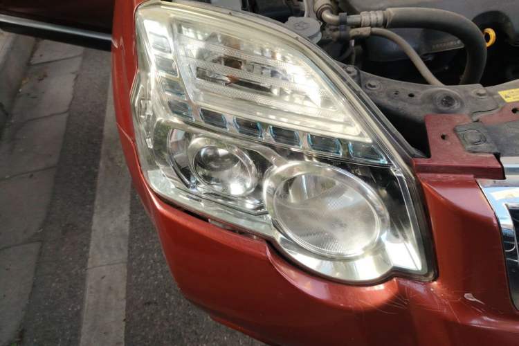 Used Nissan X-Trail 2012 2.0L CVT Comfort Edition 4WD Right Front Headlight