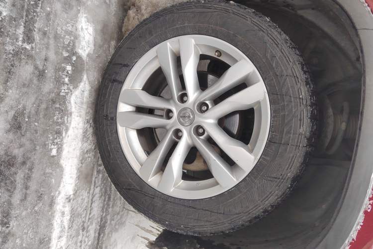 Used Nissan X-Trail 2012 2.5L CVT Luxury Edition 4WD Right Front Wheel Hub