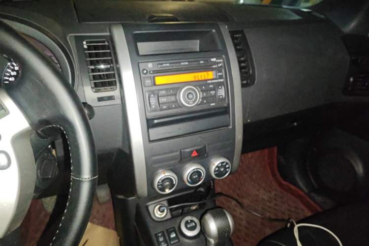 Used Nissan X-Trail 2012 2.5L CVT Luxury Edition 4WD Audio And AC Panel